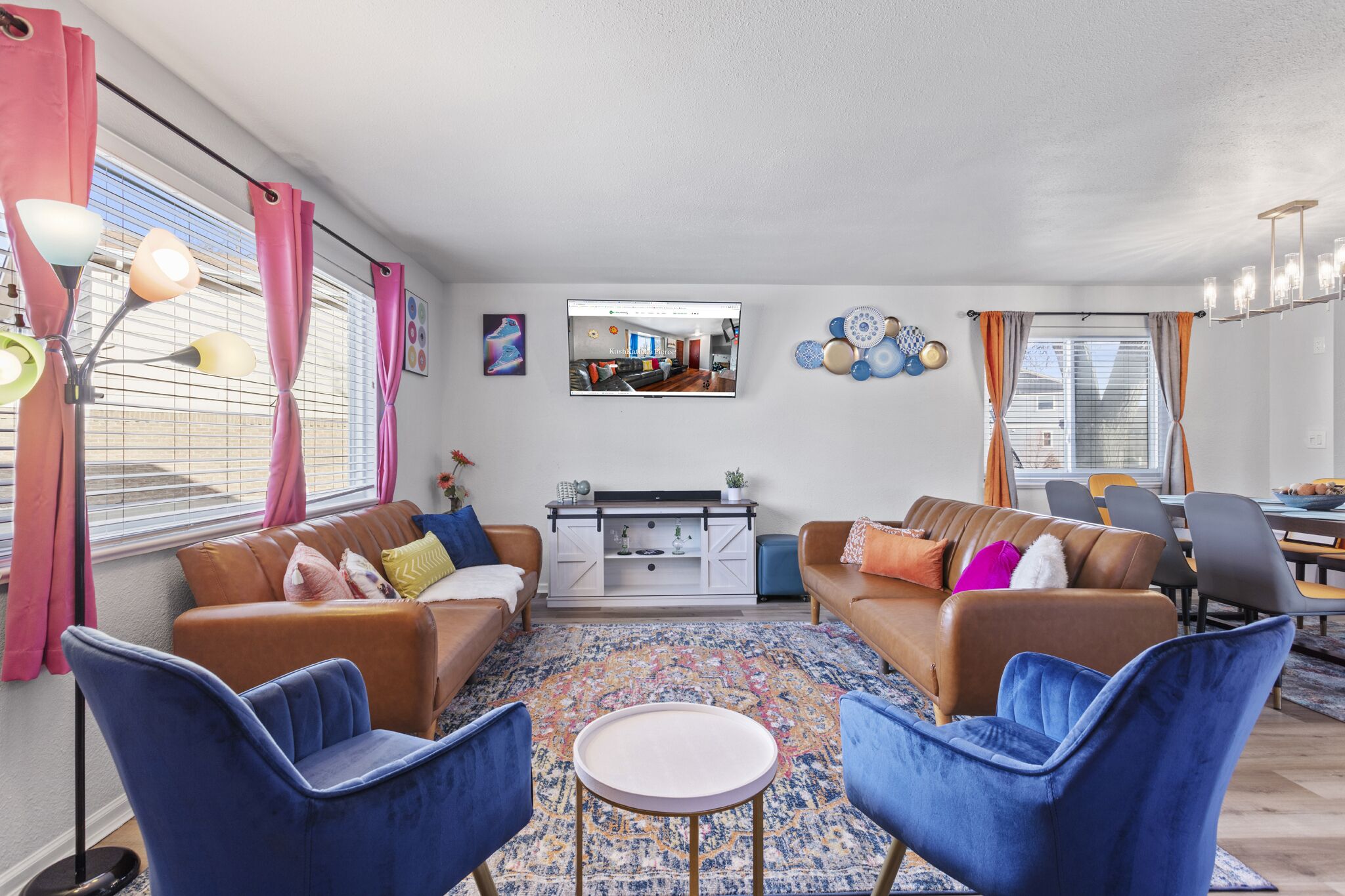 Smart TV, chimenea, videojuegos y Hulu 