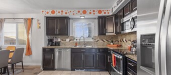 420Friendly 7BR HotTub Sauna Theater PS5 Arcade RedRocks