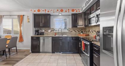 420Friendly 7BR HotTub Sauna Theater PS5 Arcade RedRocks