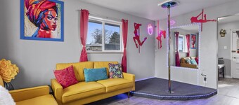 RedRocks Cozy Unit HotTub Arcade DancePole