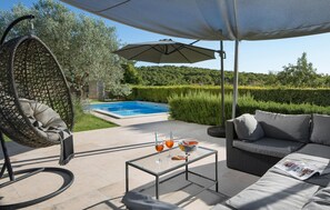 Terrace/patio - Nice home in Matohanci with private swimming pool, can be inside or outside (Matohanci)