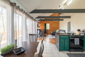 Interior - Just 15 minutes from Sugar Ski Mountain, Beech Mountain, and Boone! (Banner Elk)