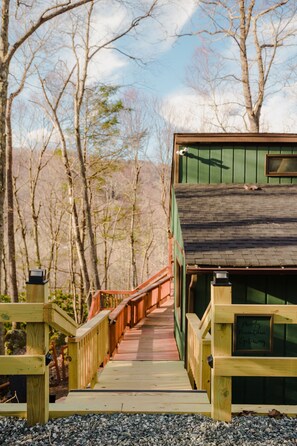 Property grounds - Just 15 minutes from Sugar Ski Mountain, Beech Mountain, and Boone! (Banner Elk)