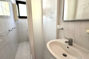 Ducha, bidé y toallas