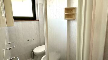Doccia, bidet, asciugamani