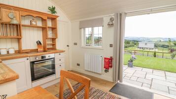 Fridge, cookware/dishes/utensils