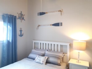 4 bedrooms, in-room safe, desk, iron/ironing board
