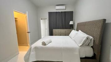 3 Schlafzimmer, Schreibtisch, Bügeleisen/Bügelbrett, WLAN