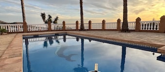 "CasaBlanca" Rural Villa with pool and barbecue.