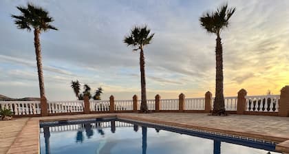 "CasaBlanca" Rural Villa with pool and barbecue.