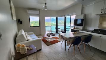 Smart-TV, Tischtennisplatte