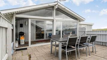 تناول الطعام بالخارج