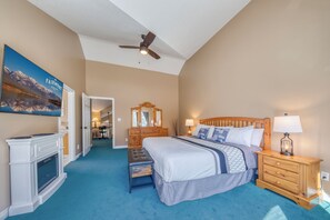 3 bedrooms, desk, Internet, bed sheets - Marble Canyon 3 bedroom loft townhome: Unit 902P2 (Fairmont Hot Springs)