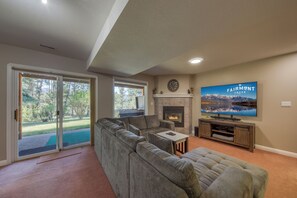 TV, fireplace, offices