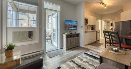 Mountain Burrow 2 bedroom suite, sleeps 8: Unit 2005A&B