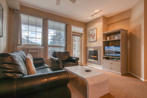 Mountain Rook 2 king bedroom, sleeps 6: Unit 1002