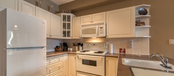 Mountain Rook 2 king bedroom, sleeps 6: Unit 1002