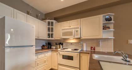 Mountain Rook 2 king bedroom, sleeps 6: Unit 1002