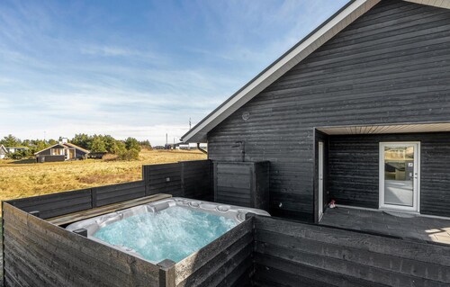 Beautiful home in Thisted with sauna