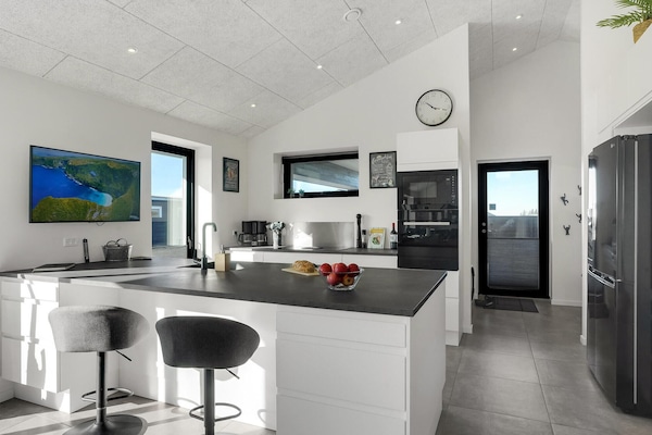 Frigorífico, horno, lavavajillas y cafetera o tetera