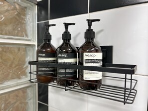 Shower, hair dryer, towels, soap - Live like a local in the heart of Surry Hills (Surry Hills)