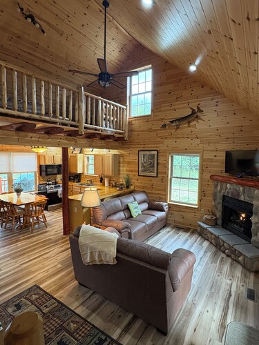  Riverfront Cabin : The Cozy Brown Trout Lodge