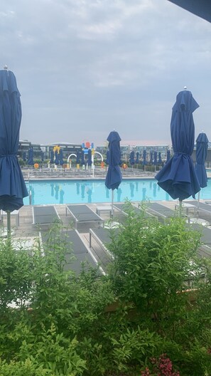Outdoor pool - Friday Harbour Resort 2 Bedroom Condo Lake Simcoe (Innisfil)