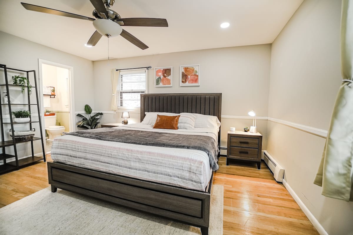 4 bedrooms, premium bedding, down duvets, memory-foam beds