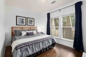 4 bedrooms, iron/ironing board, travel crib, WiFi - Family friendly | Hot Tub, Karaoke & Fire Pit (Dripping Springs)