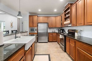 Fridge, microwave, oven, stovetop - Family friendly | Hot Tub, Karaoke & Fire Pit (Dripping Springs)