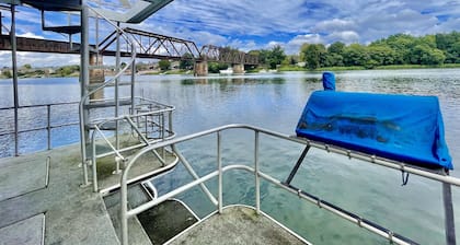 Downtown Retreat Aboard Savannah Rae