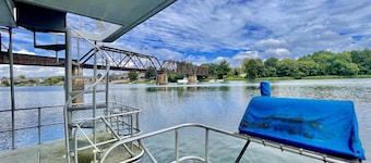Downtown Retreat Aboard Savannah Rae