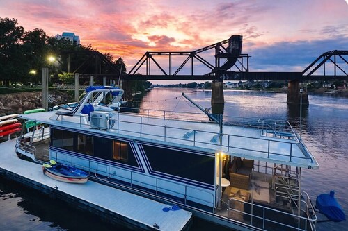 Dockside Retreat Aboard Savannah Rae