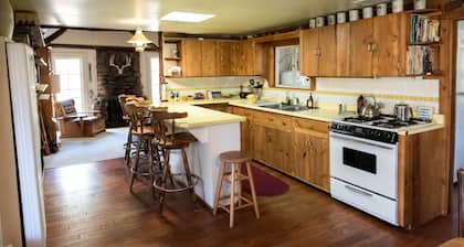 Historic Date Creek Ranch -Horse stalls available-