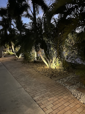 Property grounds - Charming, Peaceful Holiday Retreat (Fort Myers)