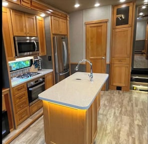 Fridge, microwave, oven, stovetop - Charming, Peaceful Holiday Retreat (Fort Myers)