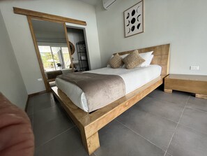 3 makuuhuonetta, työpöytä, silitysrauta/-lauta, ilmainen Wi-Fi