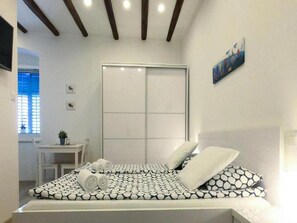 Studio (Studio Apartment) | 2 bedrooms, free cribs/infant beds - Apartments Blue Lavender (Cres)