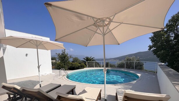 Vil·la, diversos llits | Piscina