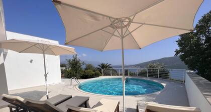 Remarkable 4-bed Villa in Denovici