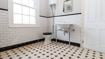 Cottage | Bathroom | Shower