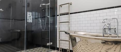 Cottage | Bathroom | Shower