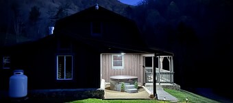 Mountain Creek Lodge located within 20 minutes of Virginia Tech