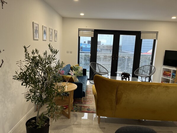 Living area - Two bedroom apartment central in Portrush (Castlerock)