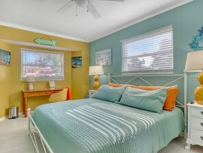 4 makuuhuonetta, työpöytä, silitysrauta/-lauta, ilmainen Wi-Fi