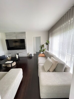 Living area - Beautiful Home Laverton (Laverton)