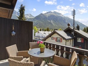 Outdoor dining - Cosy apartment for 4 people with WIFI, TV and balcony (Lenzerheide)