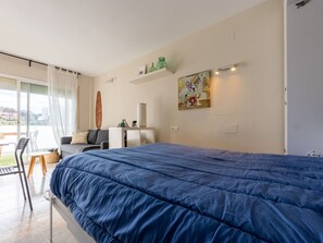 1 bedroom, travel cot, free WiFi