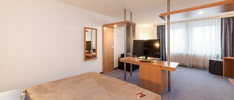 1 bedroom, desk, travel cot, WiFi