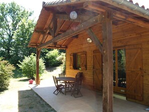 Outdoor dining - Wonderful private villa with private pool, WIFI, A/C, TV, terrace, pets allowed and panoramic view (Les Sarnets)